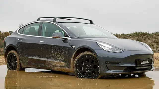 Bir Modifiye Ekibi, Tesla Model 3'ü Arazi Aracına Dönüştürdü