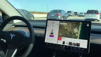 Bir Tesla Model 3, Aniden Hızlandı ve Çarparak Alev Aldı