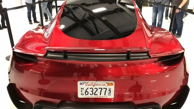 Tesla Roadster, SpaceX Motoruyla Baş Döndürecek