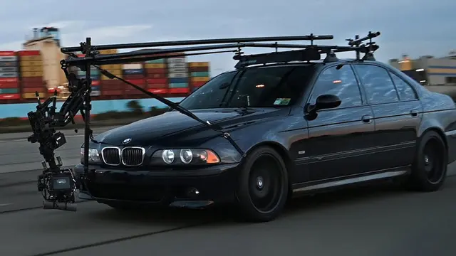 Eski Bir BMW M5, Bir Kamera Arabasına Dönüştürüldü