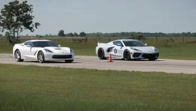 Corvette C8 ile C7'yi Karşı Karşıya Getiren Kalkış Yarışı