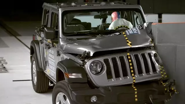 Jeep Wrangler, Çarpışma Testinde Bekleneni Veremedi (Video) 1 Jeep Wrangler, Çarpışma Testinde Bekleneni Veremedi (Video)