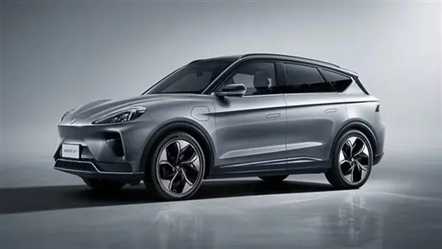 Huawei Baron 5000 5G Yongası, Bir Otomobilde Ortaya Çıktı