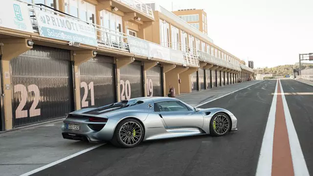 Porsche’nin Yeni Otomobilini Gösteren Patent Görselleri