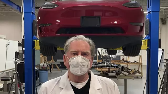 Elon Musk, Sandy Munro'yu Takdir Etti 1 Elon Musk, Sandy Munro'yu Takdir Etti