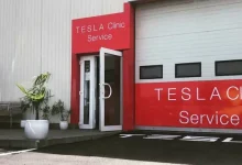 Bir Hırsız, Çaldığı Tesla Aracı Şarj Ederken Yakalandı