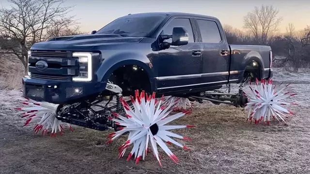YouTuber'dan Ford F-350 İçin Garip Tekerlek Tasarımı (Video)