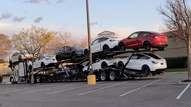 Tesla, İlk Model Y’leri Fabrikadan Çıkarmaya Başladı
