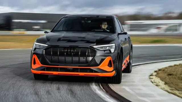 Audi’nin E-Tron S Elektrikli Otomobilleri Driftte İddialı