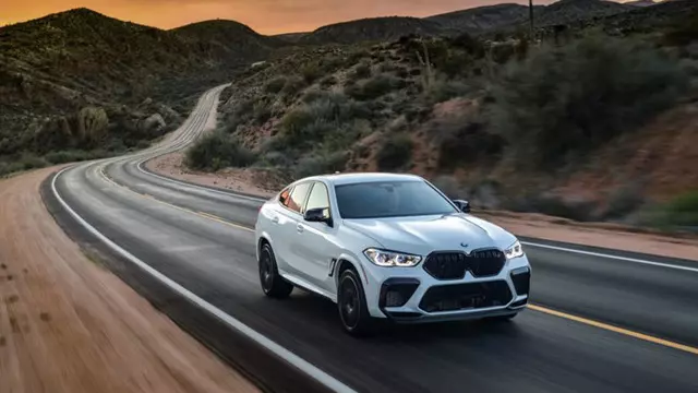 2020 BMW X6 M, Mineral Beyazı Rengiyle Yollarda