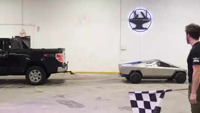 Ford F-150 ile Tesla Cybertruck, Bir Kez Daha Karşı Karşıya 2 Ford F-150 ile Tesla Cybertruck, Bir Kez Daha Karşı Karşıya
