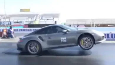 Porsche 911 Turbo S'in Tekerlekleri Havada Yaptığı Kalkış