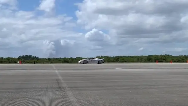 Porsche 918 Spyder, 345 km/saat Hıza Ulaştı (Video)