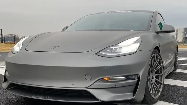 Tesla Model 3, Günümüz Süper Araçlara Toz Yutturdu