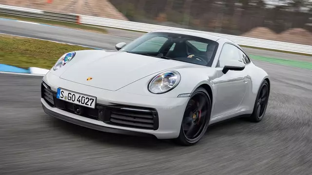 Yeni Porsche 911 Turbo’nun Tanıtım Zamanı Belli Oldu 1 Yeni Porsche 911 Turbo’nun Tanıtım Tarihi Belli Oldu