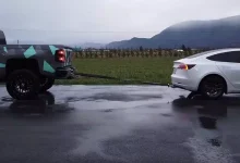 Tesla Model 3 ile Chevrolet Silverado Duramax Halat Çekme