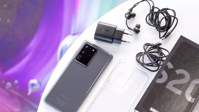 Apple'dan Sonra Samsung da Kutu İçeriğini Sadeleştirebilir