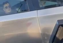 Elon Musk, Tesla Cybertruck ile Gezerken Görüntülendi