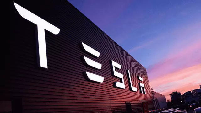Uyarı Vermeden Hızlanan Tesla Araçlar İncelemeye Alındı