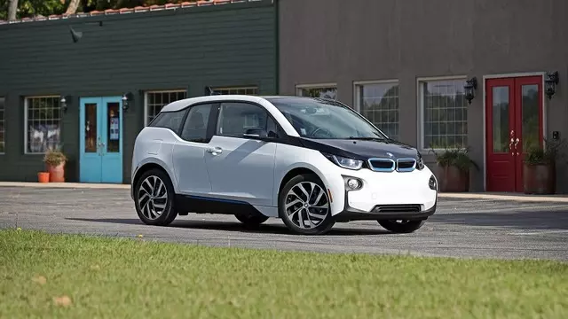 BMW i3 Test Aracı, Abartılı Bir Tasarımla Görüntülendi