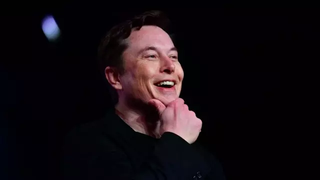 Elon Musk, Garip Dansıyla Herkesi Kırmaktan Kırdı Geçirdi