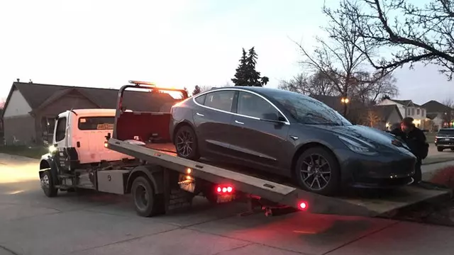 Bozulan Tesla Model 3, Akıllı Telefona Bildirim Gönderdi