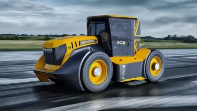 Dünyanın En Hızlı Traktörü JCB Fastrac'a Yakından İncelendi
