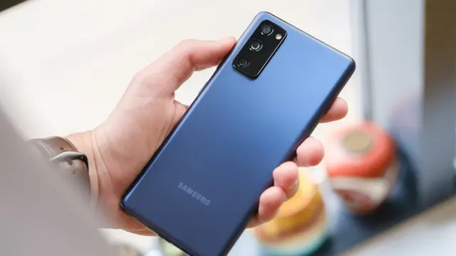 Samsung Galaxy S20 FE Parçalarına Ayrıldı (Video)
