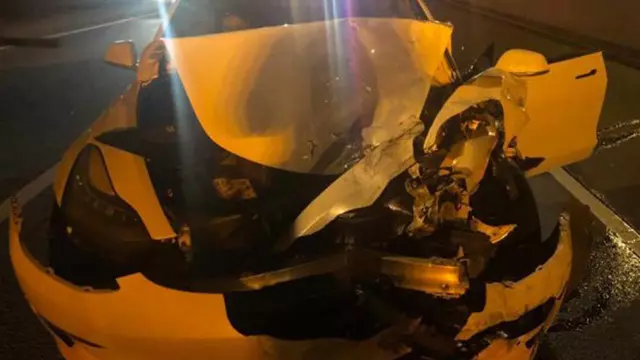 Tesla’nın Otopilotu Neden Duran Otomobillere Çarptı? (Video)