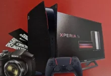 Siyah ve Kırmızı Renkli PS5'i Gösteren Broşür