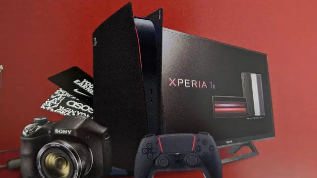 Siyah ve Kırmızı Renkli PS5'i Gösteren Broşür