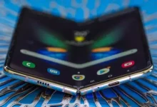 Samsung, Apple’a Katlanır Ekran Sevkiyatına Başladı