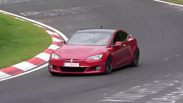 Yeni Tesla Model S, Nurburgring Pistinde Görüldü (Video)