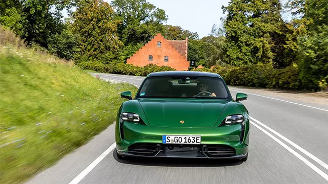 2020 Porsche Taycan, Hız Testi İçin Yollara Çıktı (Video)