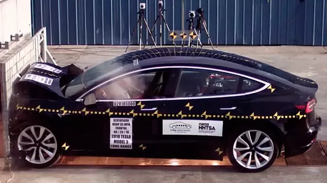 Tesla 'En Güvenli Arabalar' Listesinde Neden Yer Alamıyor?