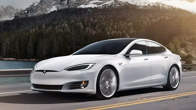 Tesla Model S’in Yıllar İçindeki Değişimi