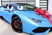 Bir YouTuber, Arkadaşına Lamborghini Hediye Etti