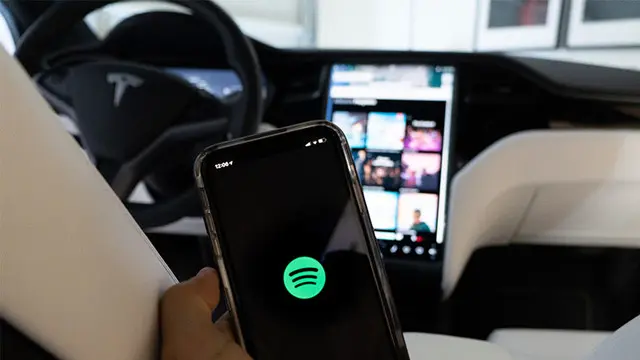 Tesla Araçlara Spotify Desteği İçin İlk Adımı Atıldı