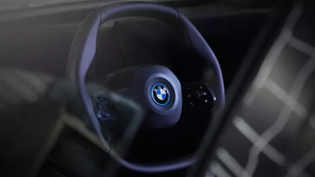 BMW'nin Yeni Altıgen Biçimindeki Direksiyonu