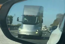 Tesla Semi, Sürücüsüz Şekilde İlerlerken Görüntülendi