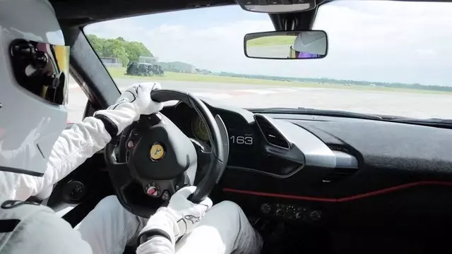 Stig'den Top Gear Programının En Hızlı Tur Rekoru (Video)