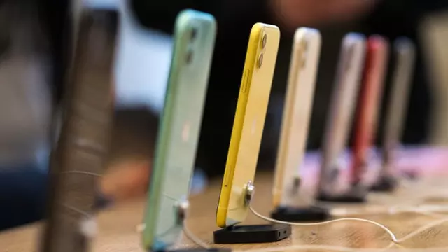 Apple, iPhone 12'nin Ertelendiğini Doğruladı