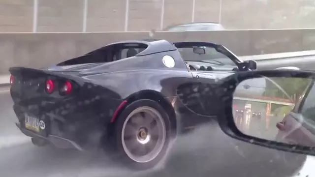 Üstü Açık Otomobillerde Yağmurdan Korunmanın Bir Yolu Var