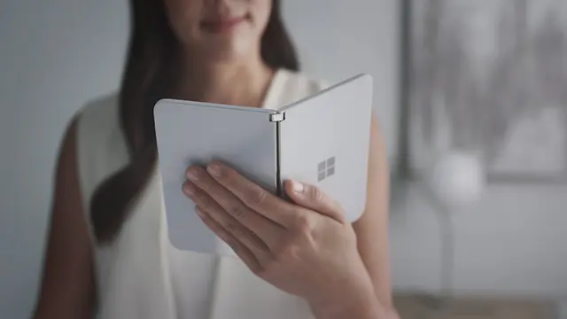 Microsoft Surface Duo'da Ön Kameraya Flaş Eşlik Edecek