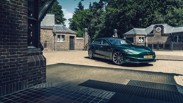 Tesla Cenevre'de Model S'in Aşırı Pahalı Sürümünü Tanıtacak