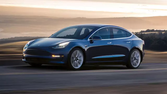 Tesla Otomobili Çalan Zeki(!) Hırsız Yakayı Ele Verdi