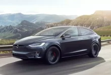 Tesla Model X Direksiyonunda Uyuyan Adama Tepki: Uyan Aptal