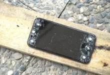 iPhone SE 2020’yi Gazlı Çivi Tabancası İle Ofise Çaktık!