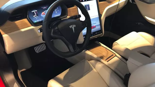 Tesla’nın Baştan Aşağı Yenilediği Muhteşem Araç İçi Dizaynı