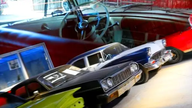 İzmir'de Eski Arabaları Sanat Eserine Dönüştüren Adam